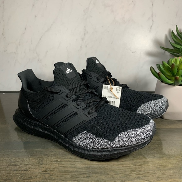 adidas UltraBOOST 1.0 Oreo Toe - Picture 7 of 9